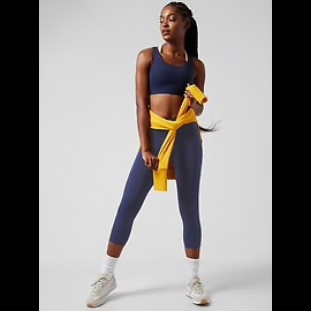 Athleta YELLOW Capris size M NWT